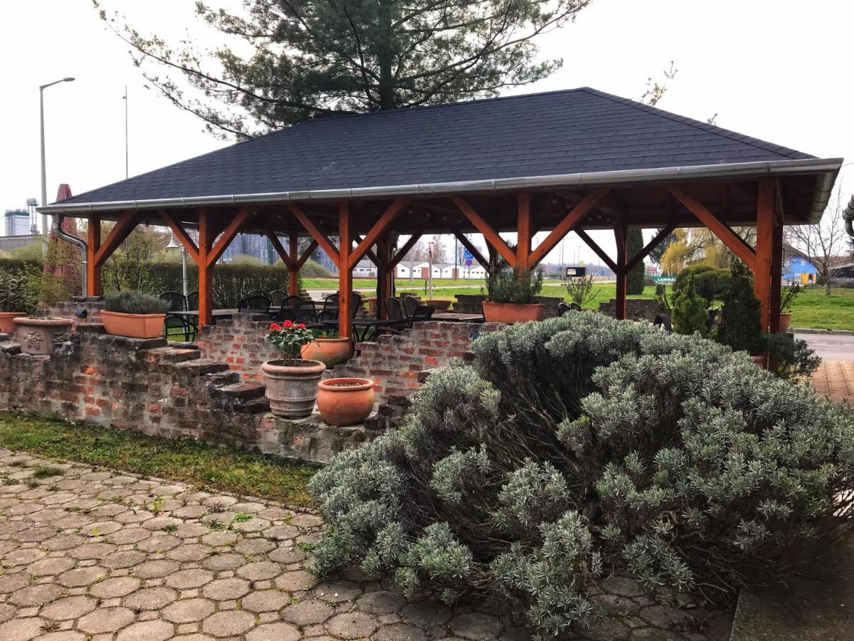 Hotel Zeta Lenti Bagian luar foto