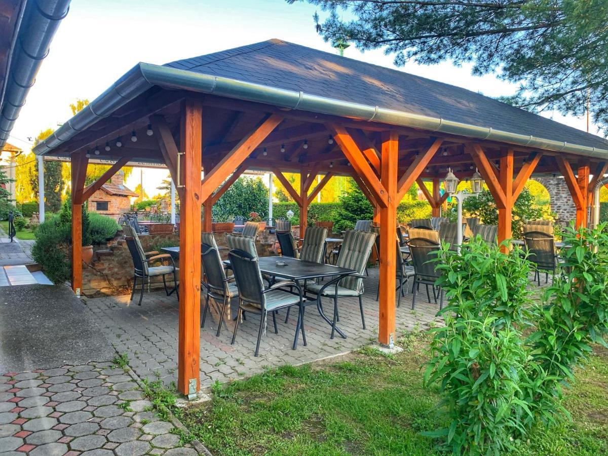 Hotel Zeta Lenti Bagian luar foto