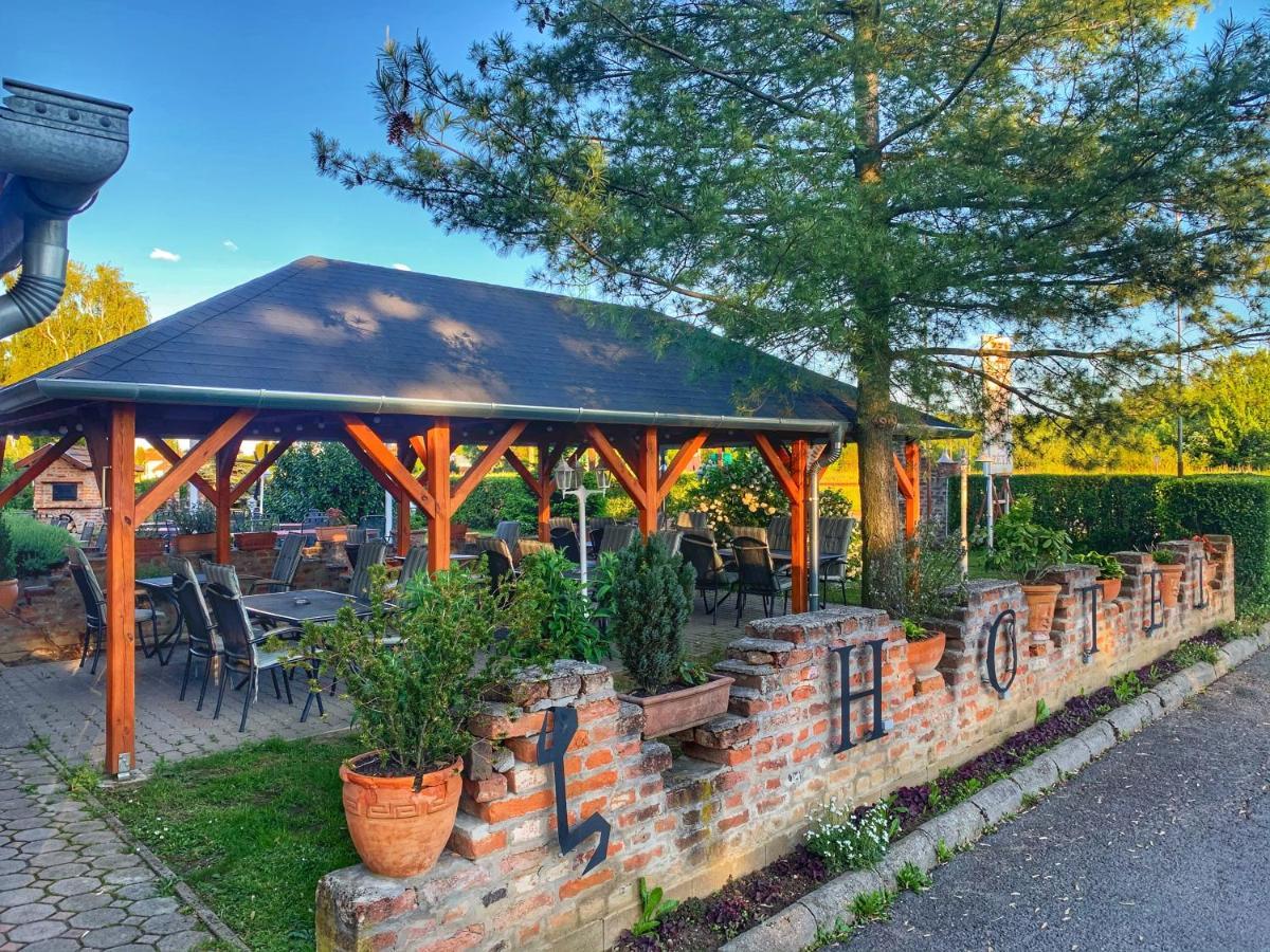 Hotel Zeta Lenti Bagian luar foto