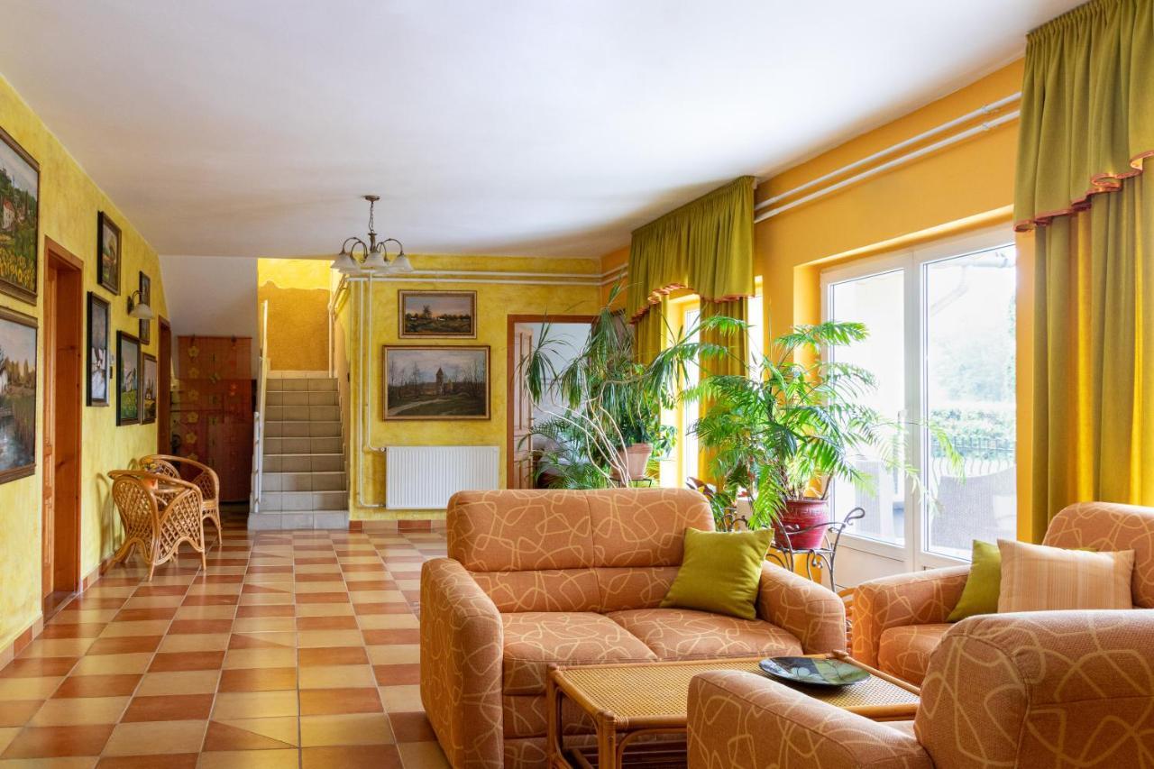 Hotel Zeta Lenti Bagian luar foto