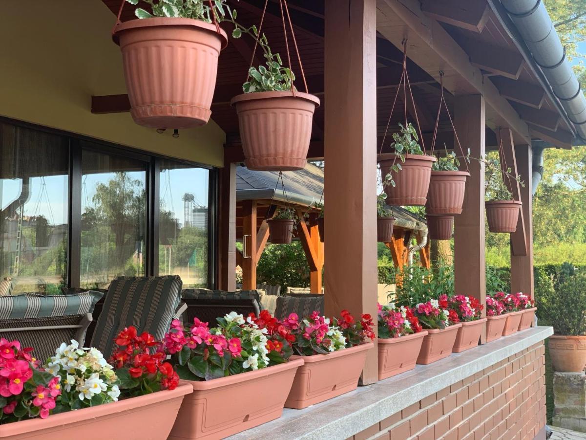 Hotel Zeta Lenti Bagian luar foto