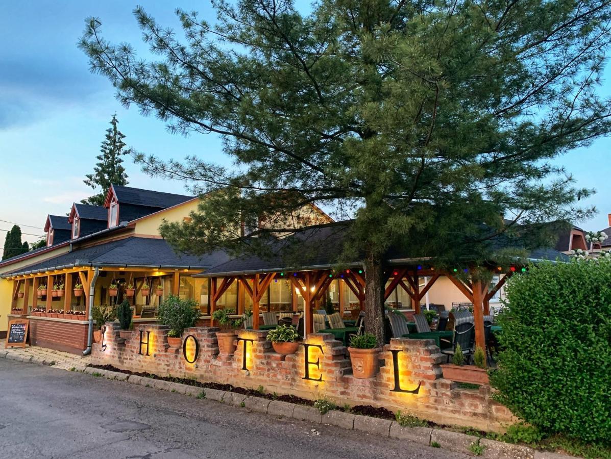 Hotel Zeta Lenti Bagian luar foto