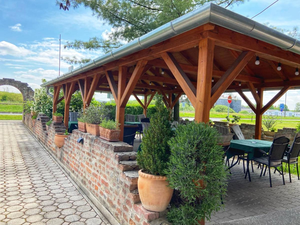 Hotel Zeta Lenti Bagian luar foto