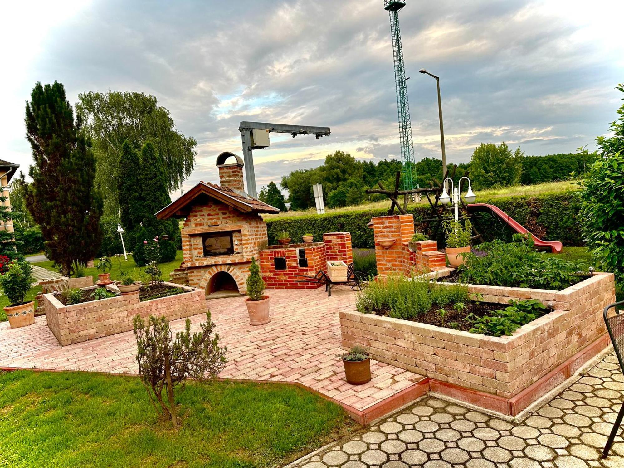 Hotel Zeta Lenti Bagian luar foto