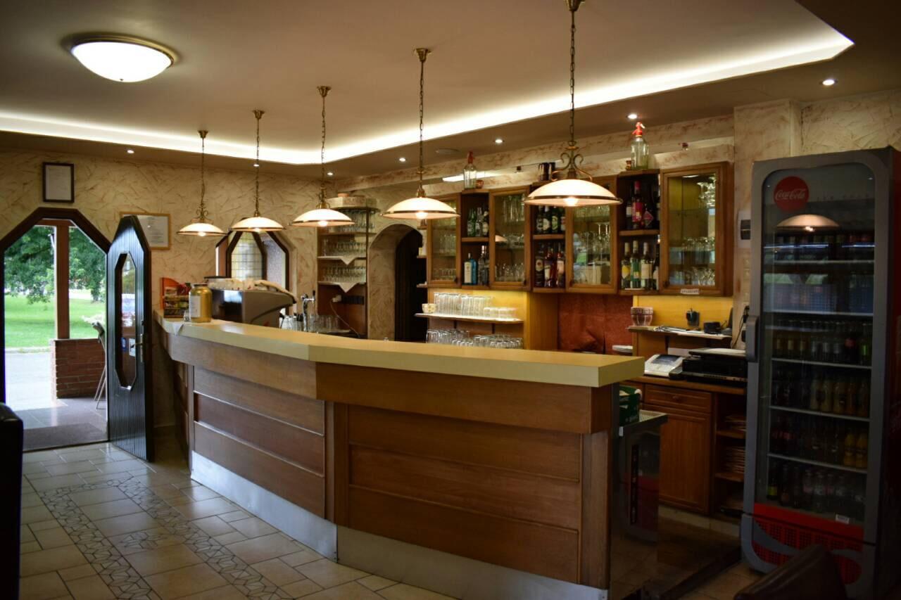Hotel Zeta Lenti Bagian luar foto
